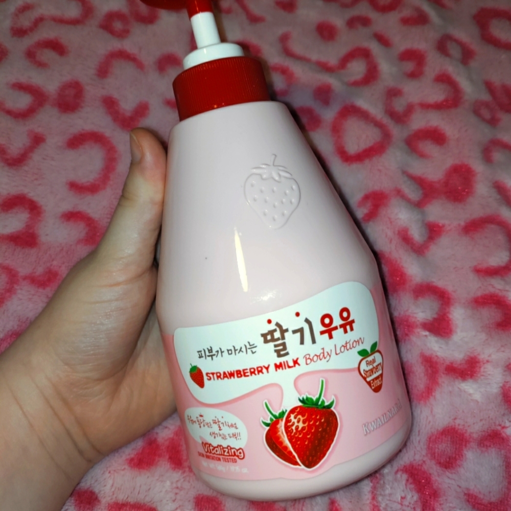 🍓 Trending Strawberry Milk Body Lotion🍼